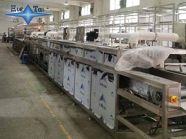 精密模具死角油污總洗不凈？20年非標(biāo)定制大型超聲波清洗機(jī)，專治“洗不到”