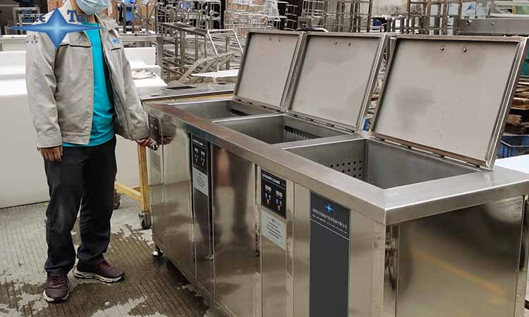 精密模具死角油污總洗不凈?20年非標定制大型超聲波清洗機,專治“洗不到” 精密模具死角油污總洗不凈?20年非標定制大型超聲波清洗機,專治“洗不到”