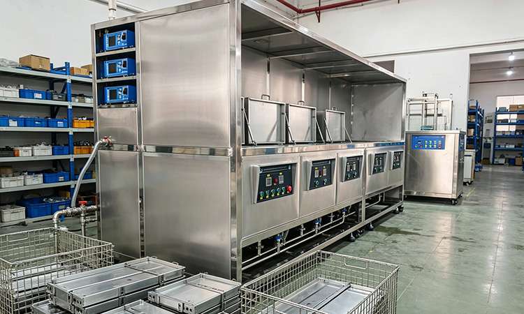金屬工件氧化層去除 | 超聲波清洗機(jī)提升導(dǎo)電與密封性能 | 潔泰超聲